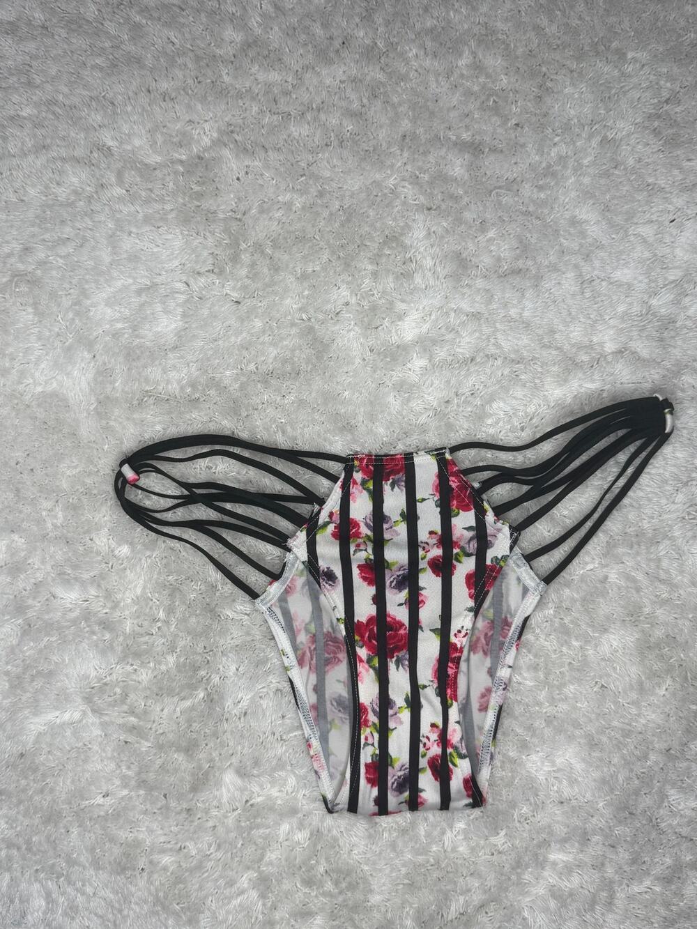 Victoria’s Secret Floral Strappy Side Thong XS Black Stripe Rose